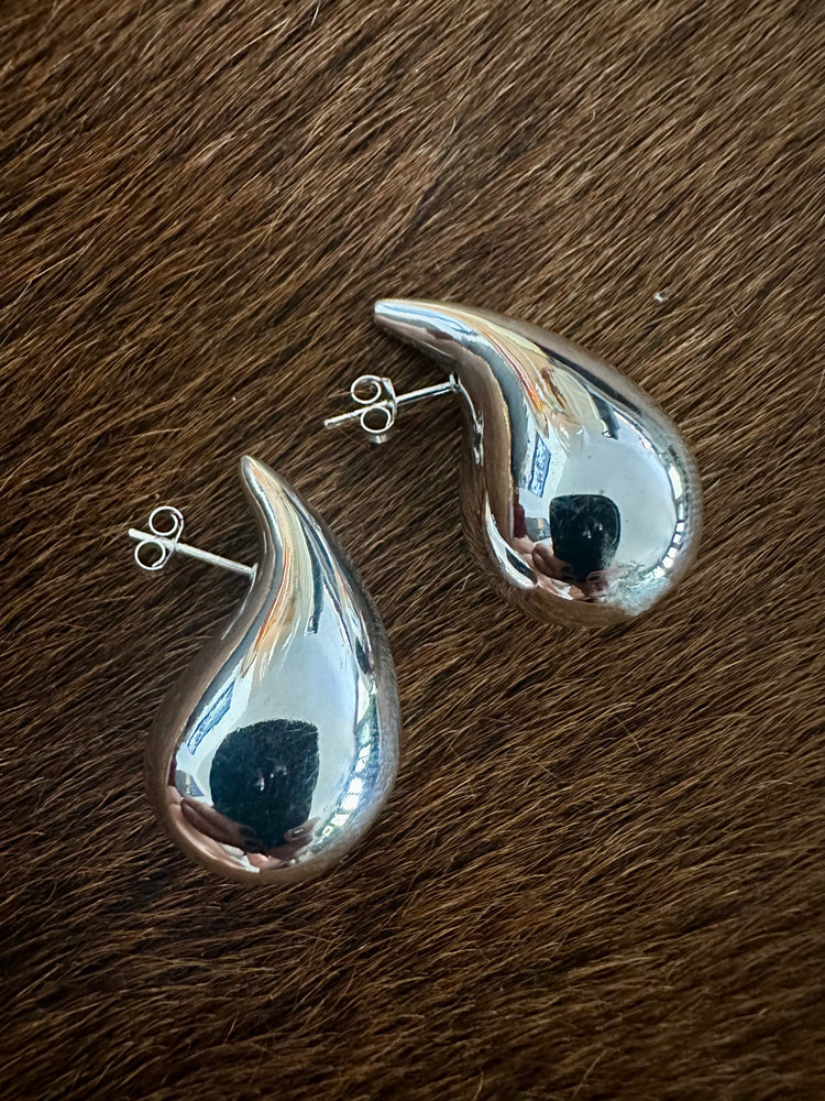 Gammie Silver Thick Teardrop Stud Earring