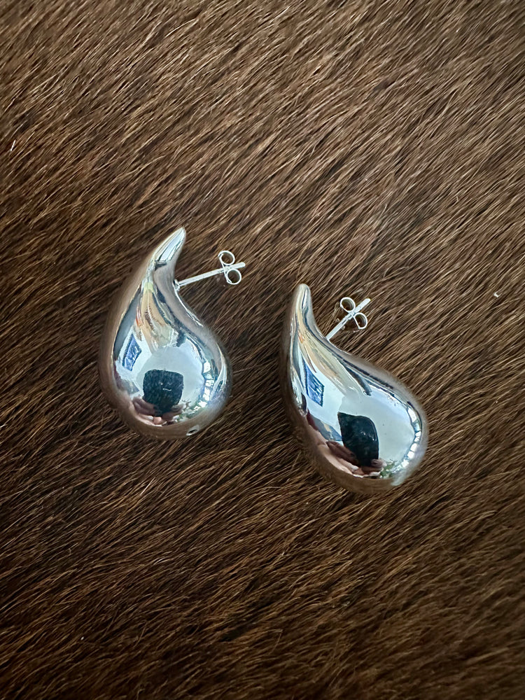 Gammie Silver Thick Teardrop Stud Earring