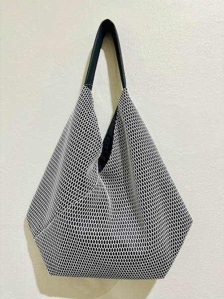 InZu Bevel Bag White Hive